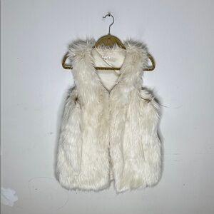 Xhilaration Cream Faux Fur Vest Size Large